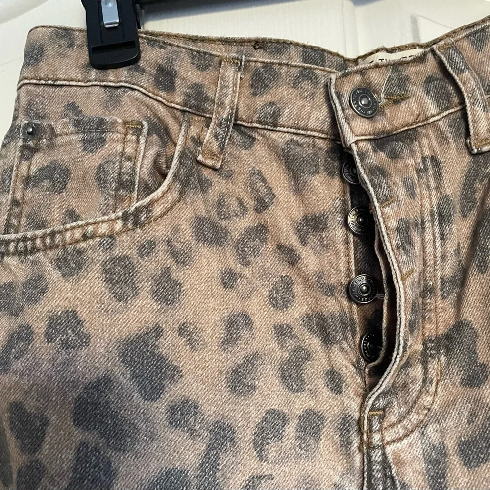 NWT Free People / We The Free - Good Luck Mid Rise Barrel Jean Leopard Cheetah - Picture 3 of 4